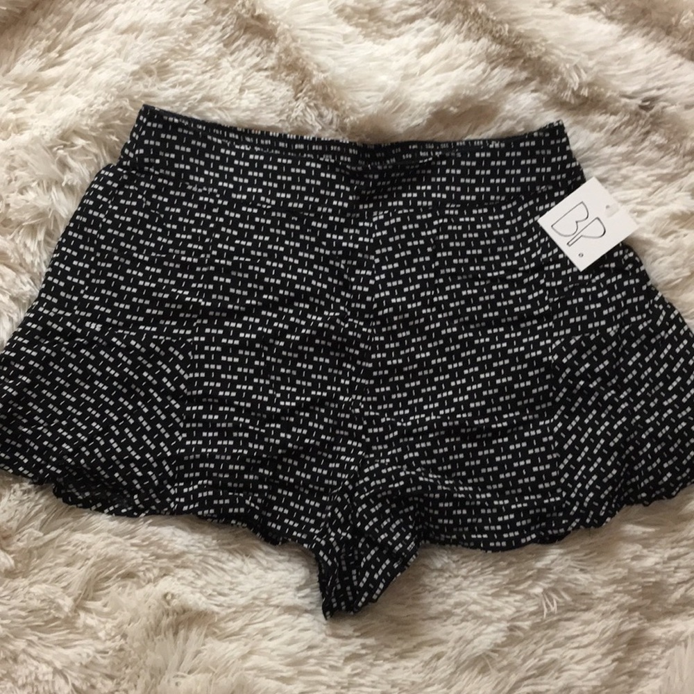 BP FLOWY SHORTS